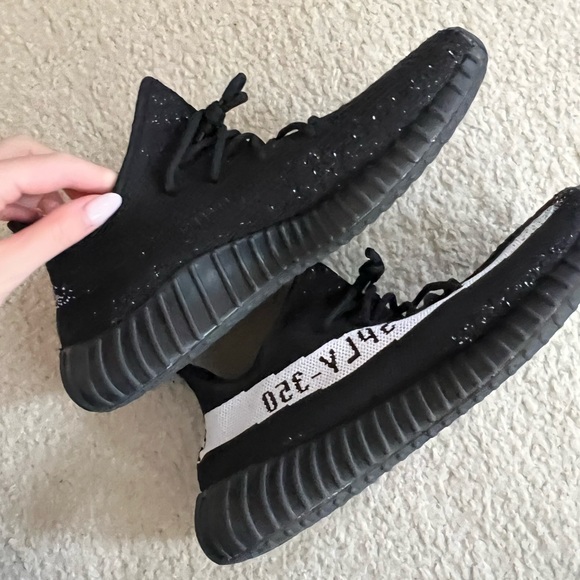 Men Yeezy black sneakers - Picture 7 of 8